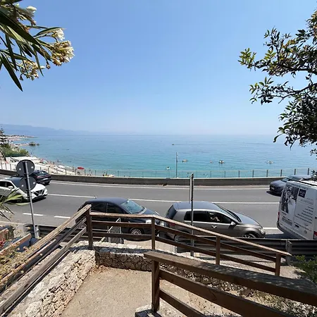 Petalo Di Mare Apartment *