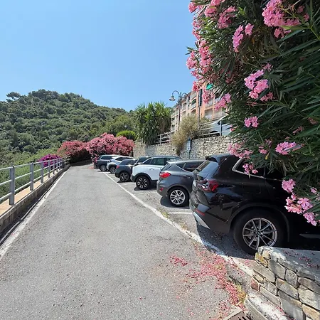 Petalo Di Mare Apartment *